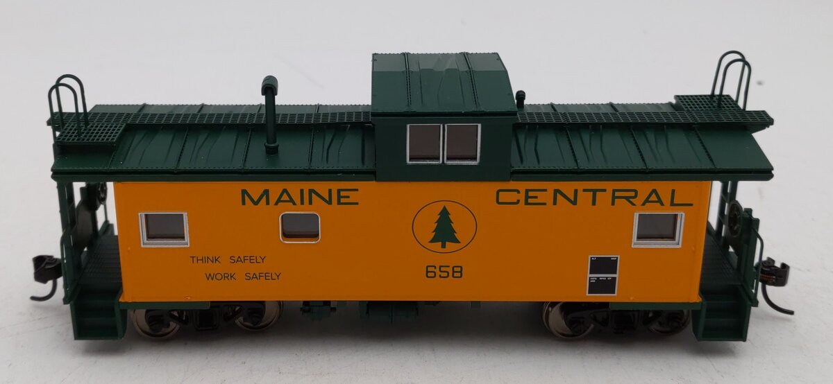 Walthers 910-8755 HO Maine Central International Wide-Vision Caboose Car #658 LN/Box