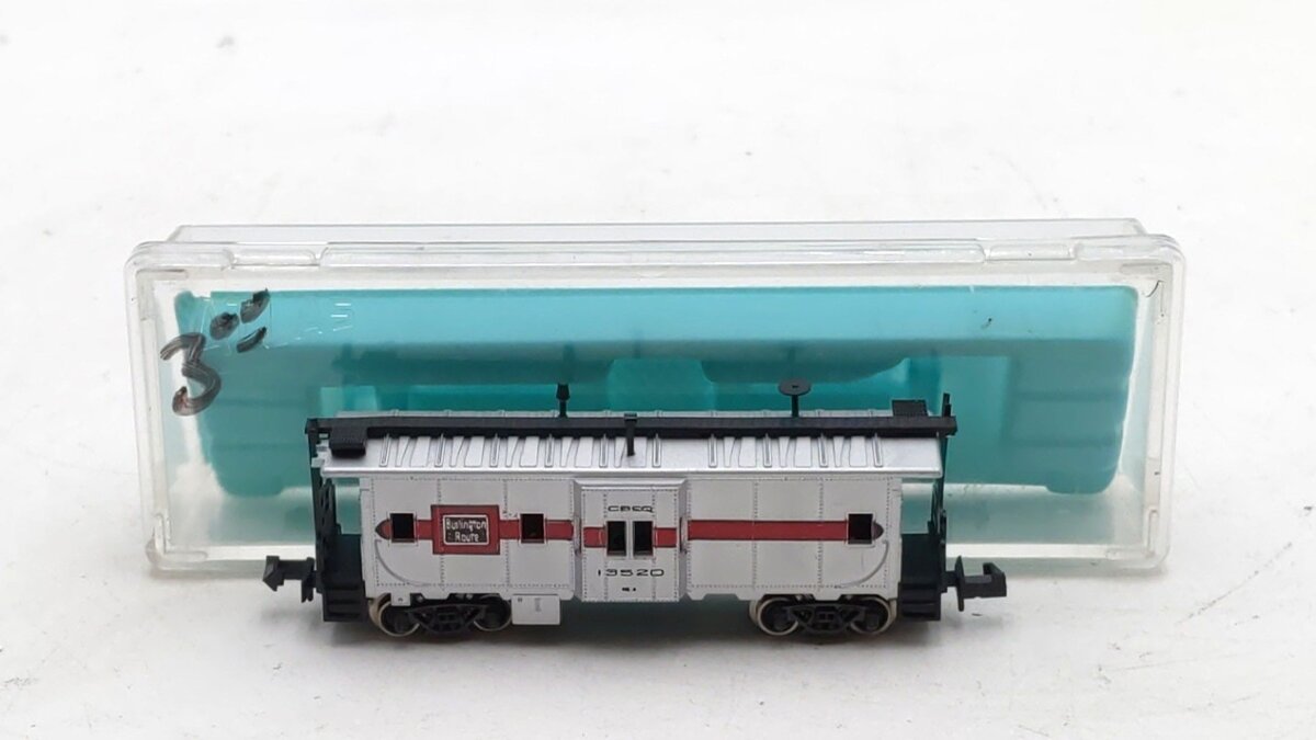 Atlas 2436 N CB&Q Burlington Route Bay Window Caboose #13520 LN/Box