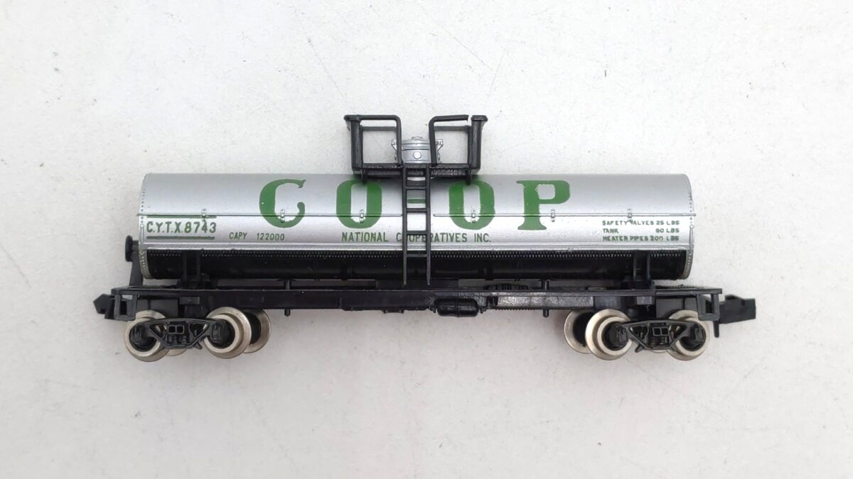 Atlas 2268 N Scale National Cooperatives 39' Single Dome Tank Car #8743 LN