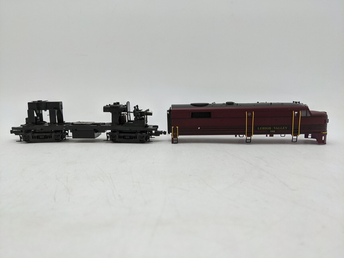 Proto 2000 8366 HO Scale Leigh Valley FA2 Diesel Locomotive #588 EX/Box