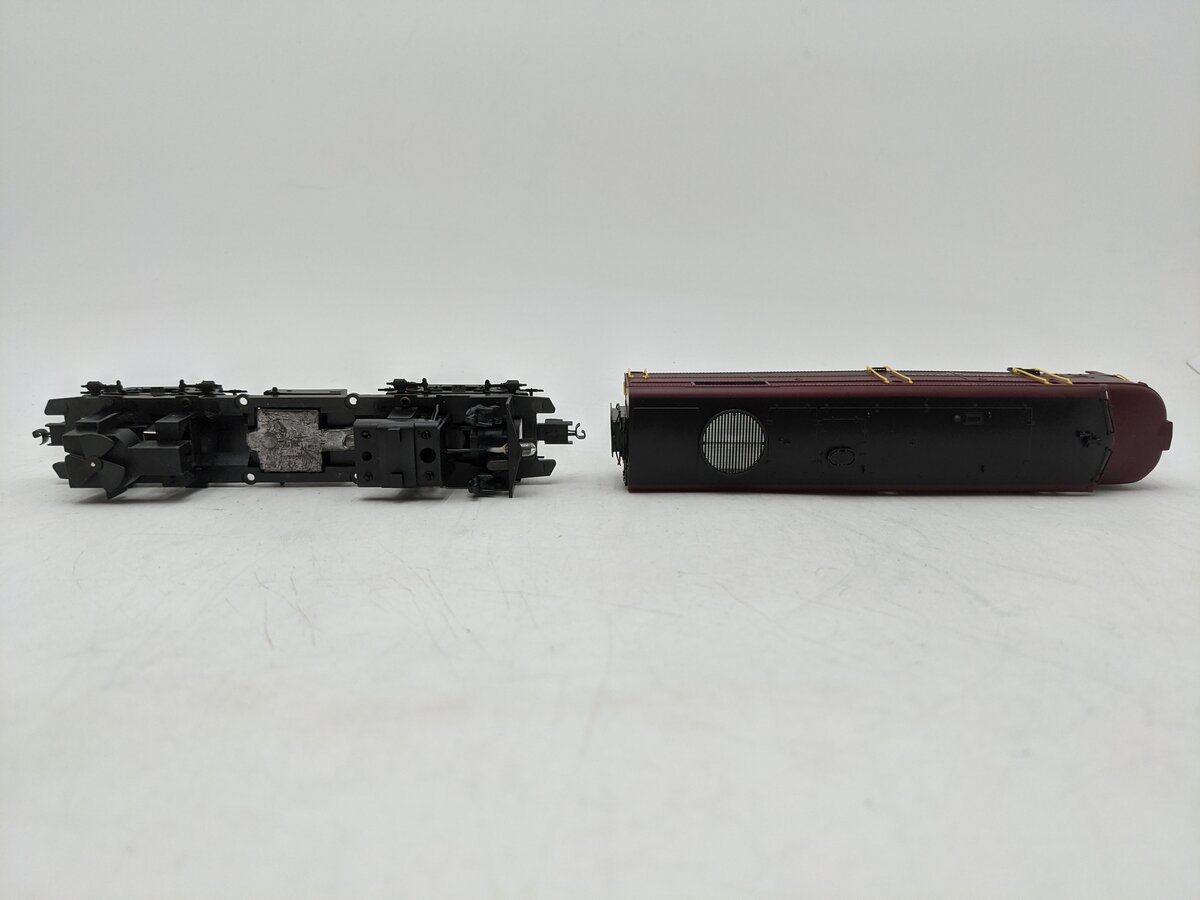 Proto 2000 8366 HO Scale Leigh Valley FA2 Diesel Locomotive #588 EX/Box