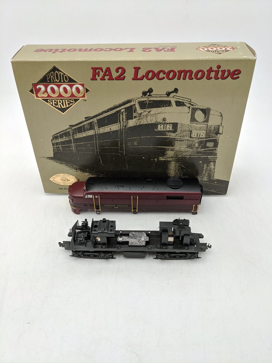 Proto 2000 8366 HO Scale Leigh Valley FA2 Diesel Locomotive #588 EX/Box
