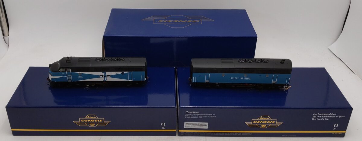 Athearn G22746 HO Boston & Maine/Passenger F2A/F2B Diesel Locomotive #4228/#4228 LN/Box