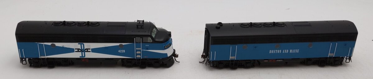 Athearn G22746 HO Boston & Maine/Passenger F2A/F2B Diesel Locomotive #4228/#4228 LN/Box