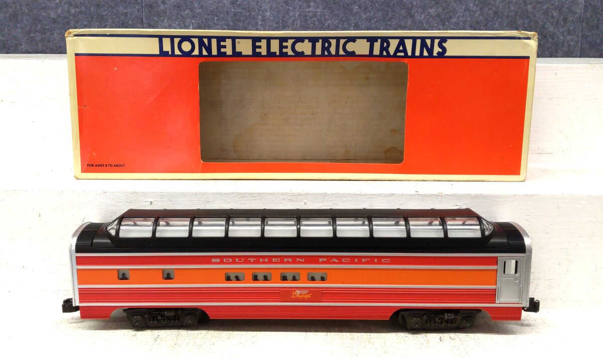Lionel 6-19107 O Gauge Southern Pacific Daylight Full Vista Dome Passenger Car VG/Box