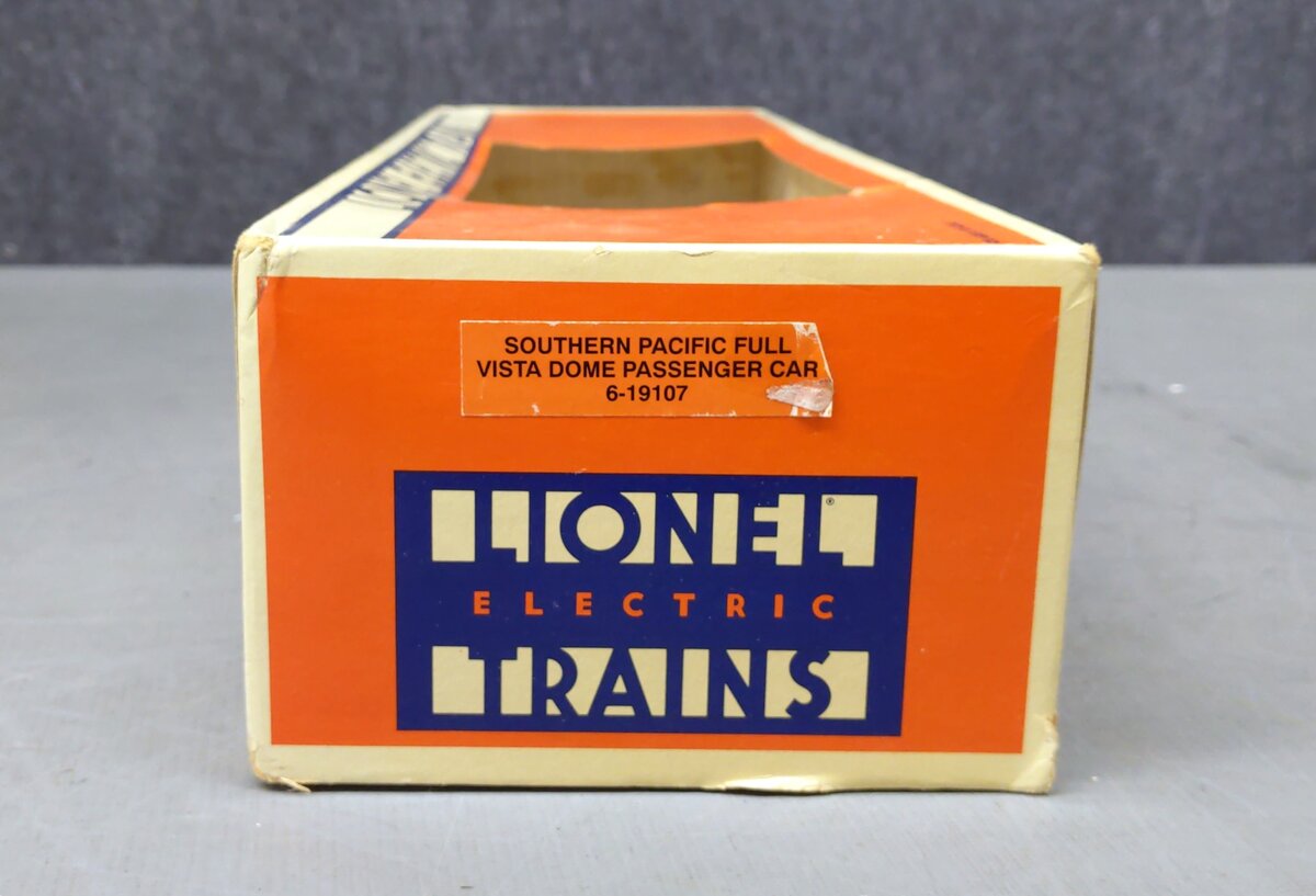 Lionel 6-19107 O Gauge Southern Pacific Daylight Full Vista Dome Passenger Car VG/Box