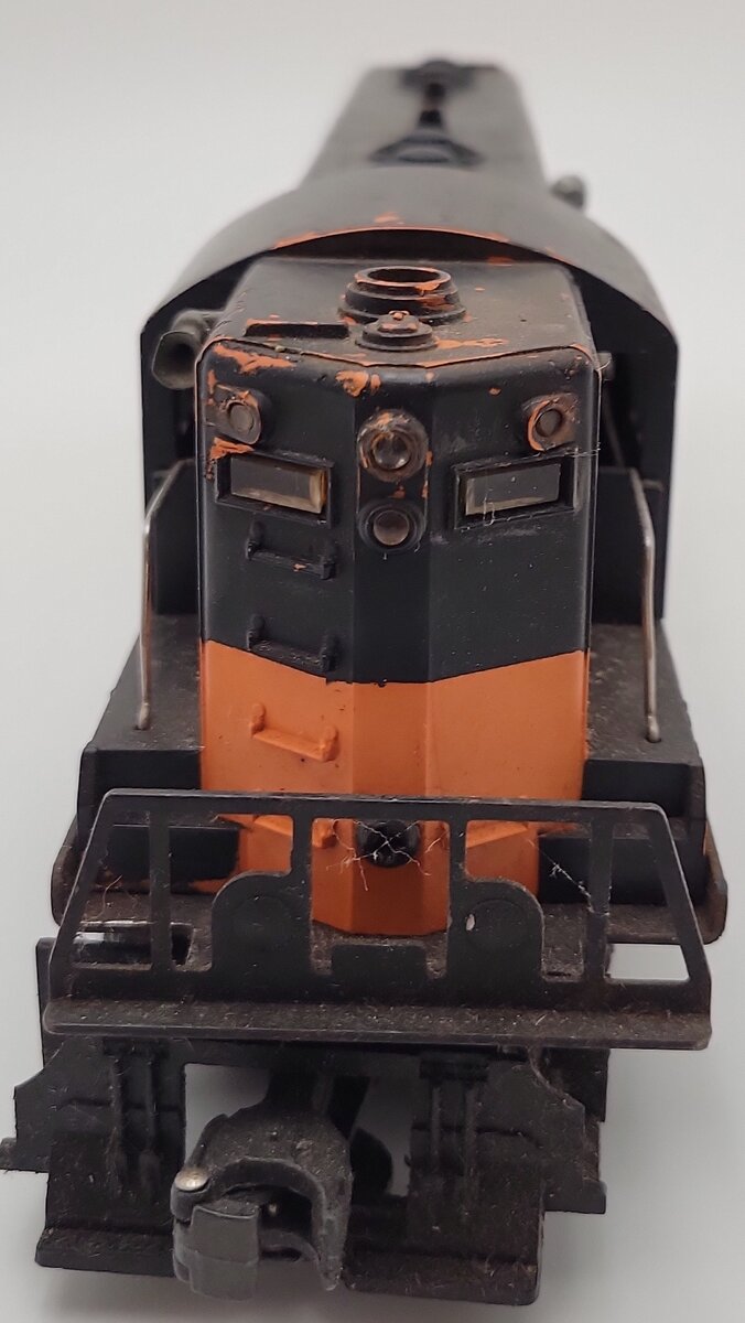 Lionel 2338 Vintage O Gauge Milwaukee Road Powered GP-7 Diesel Locomotive
