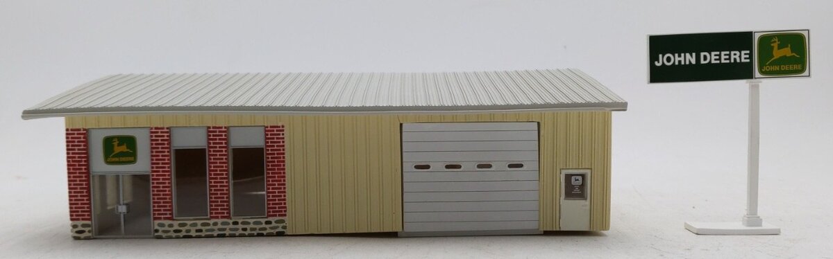 Athearn 95911 HO Scale John Deere Dealership