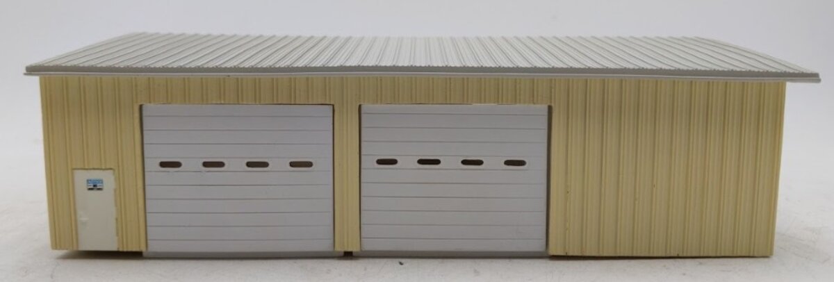 Athearn 95911 HO Scale John Deere Dealership