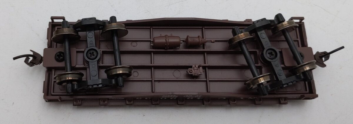 Roundhouse 81261 HO "New York Central" 30' Flat Car w/ 2 Tractors #499035 LN/Box