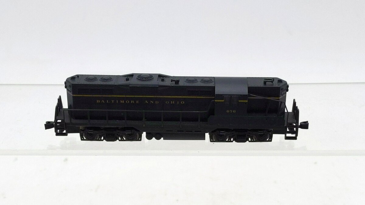 Atlas 4331 N Scale Baltimore & Ohio GP-9 Diesel Locomotive #676 EX