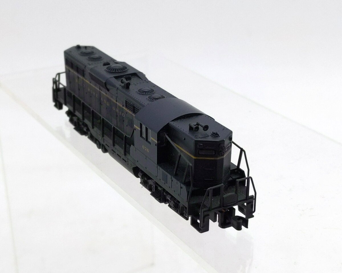Atlas 4331 N Scale Baltimore & Ohio GP-9 Diesel Locomotive #676 EX