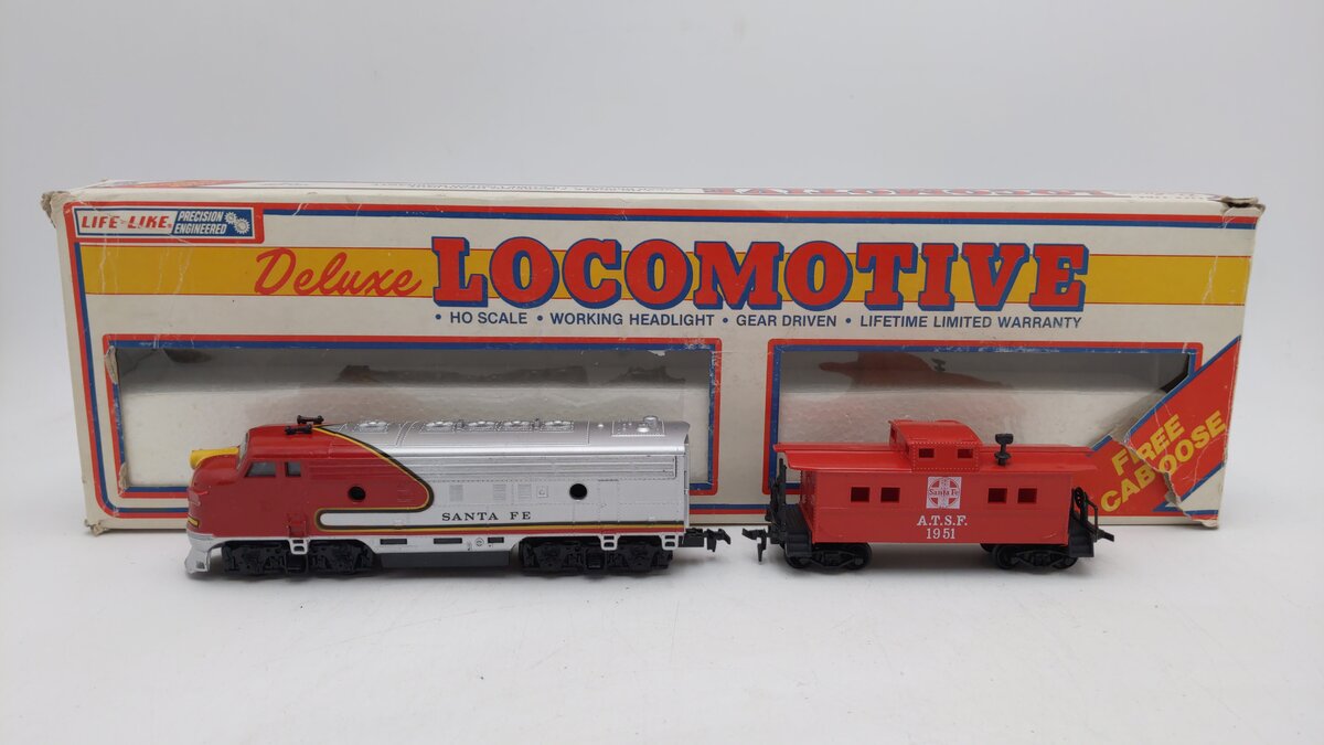 Life Like HO Scale Santa Fe F7 Diesel Locomotive & Caboose Set: #1951 EX/Box