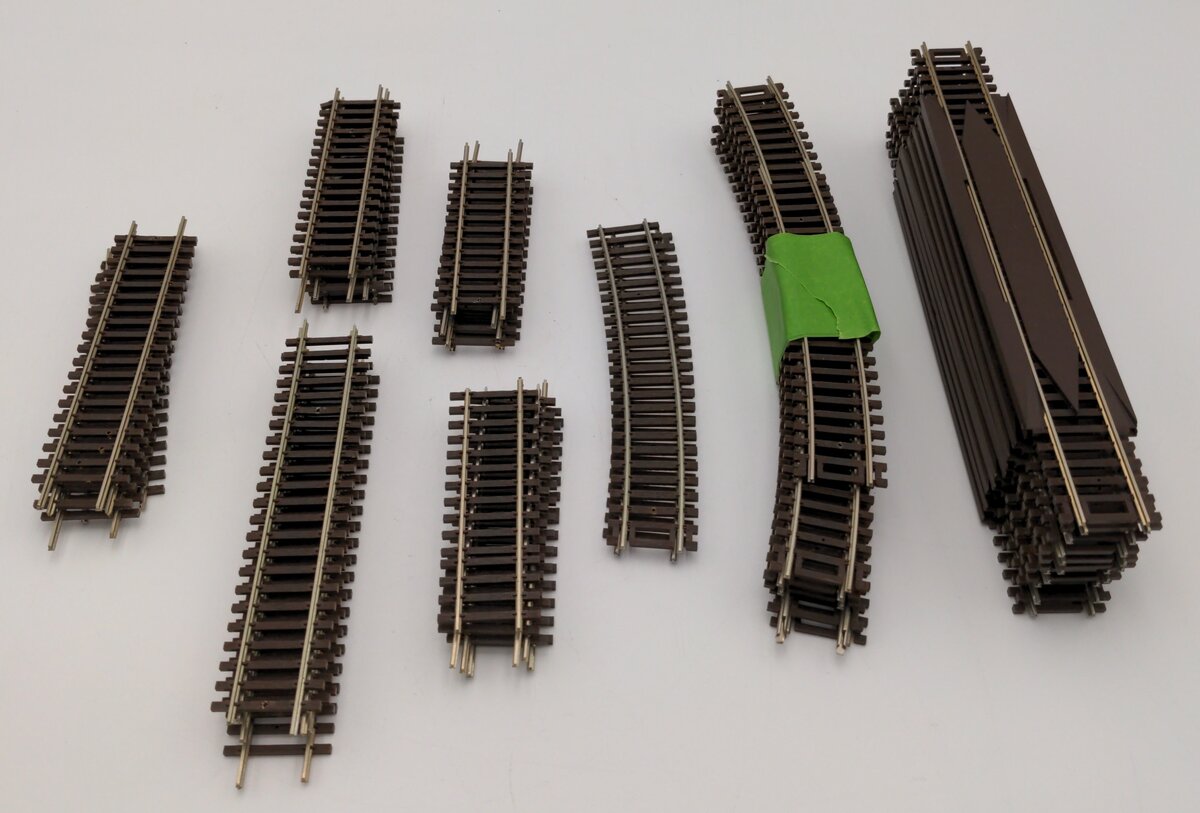 Atlas HO Scale Assorted Straight and Curved Track Sections [40] EX