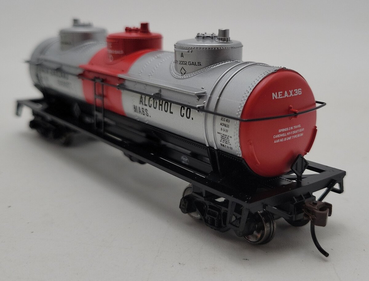 Athearn 7363 HO New England Alcohol Triple Dome Tank Car #36 LN/Box