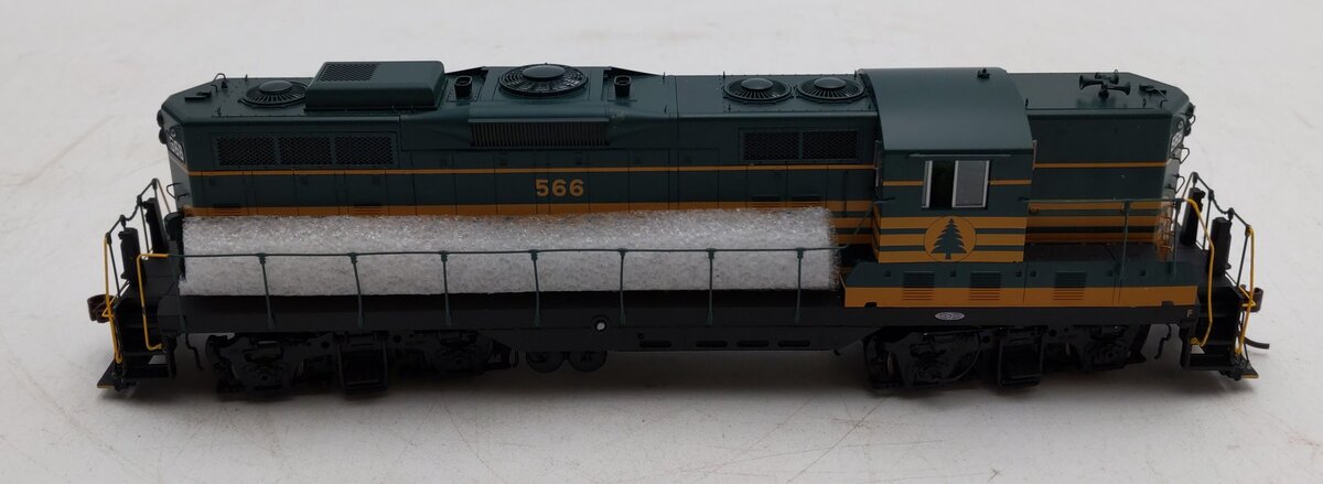 Athearn G62687 HO Scale Maine Central GP7 Phase II Diesel Locomotive #566 w/DCC EX/Box