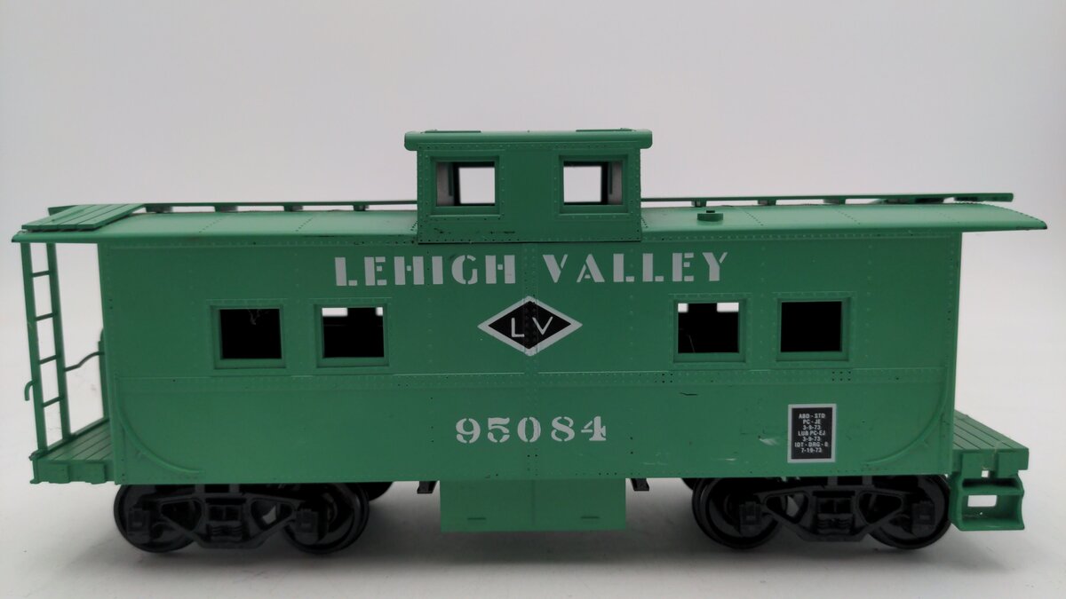 O Scale 2 Rail Lehigh Valley Caboose #95084 VG