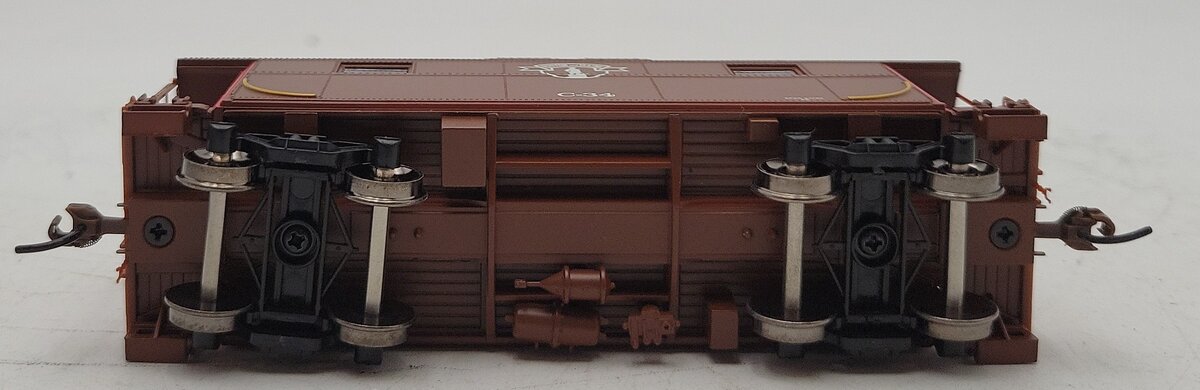 Roundhouse 74260 HO Boston & Maine RTR Eastern 2-Window Caboose #C-34
