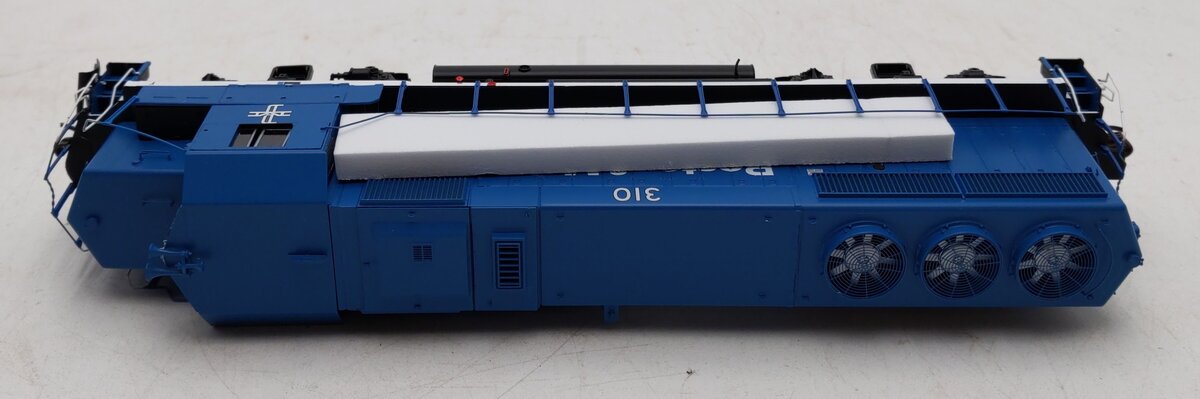 Athearn G65061 HO Scale Boston & Maine GP40-2 Diesel Locomotive #310