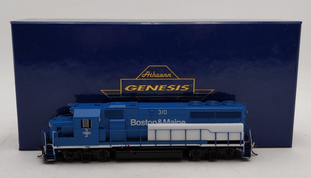 Athearn G65061 HO Scale Boston & Maine GP40-2 Diesel Locomotive #310