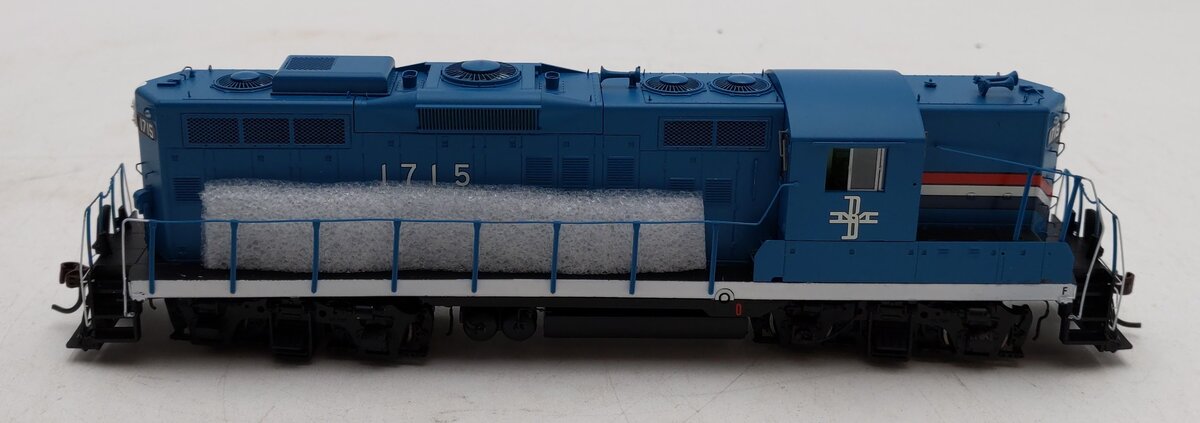 Athearn G62563 HO Scale Boston & Maine GP9 Diesel Locomotive #1715 LN/Box