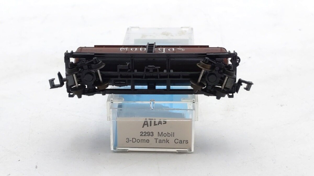 Atlas 2293 N Scale Mobil Gas Three Dome Tank Car #1442 EX/Box