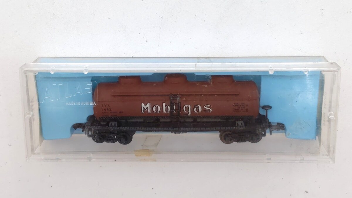 Atlas 2293 N Scale Mobil Gas Three Dome Tank Car #1442 EX/Box