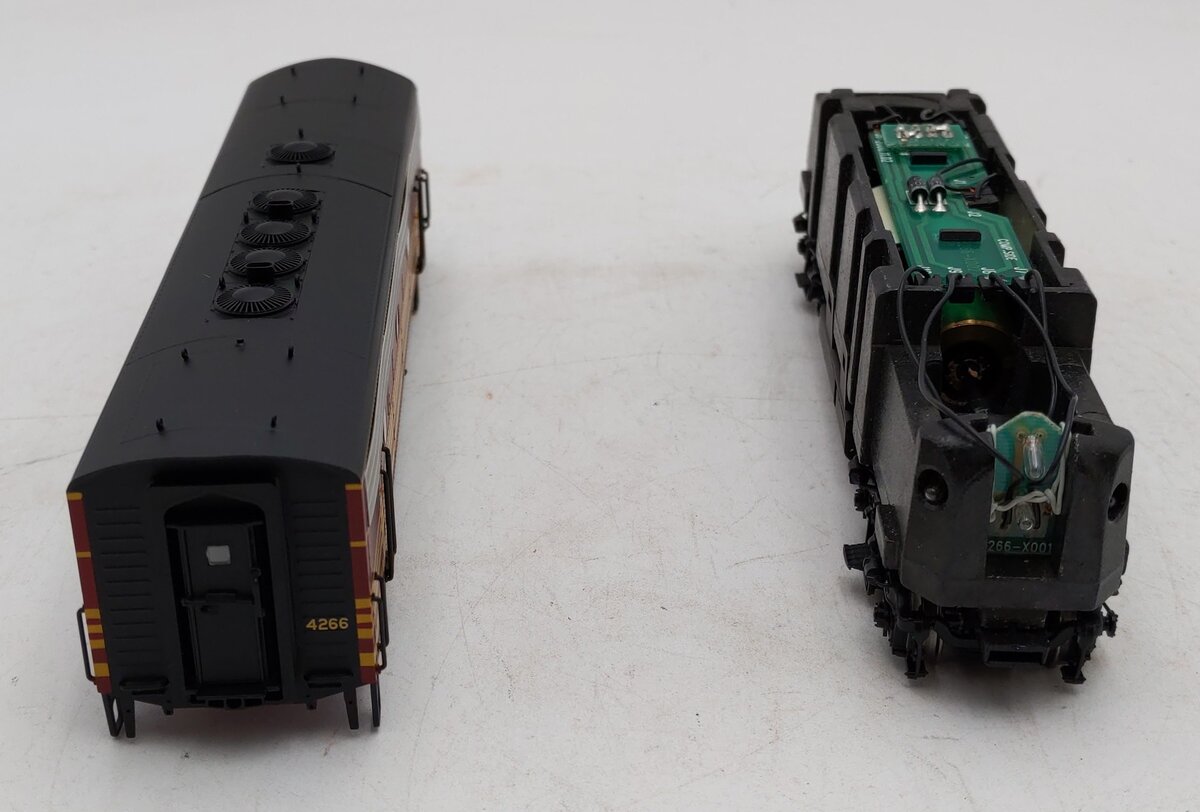 InterMountain 49515WD-02 HO "Boston & Maine" EMD F-7B Locomotive w/ Drive #4266B LN/Box