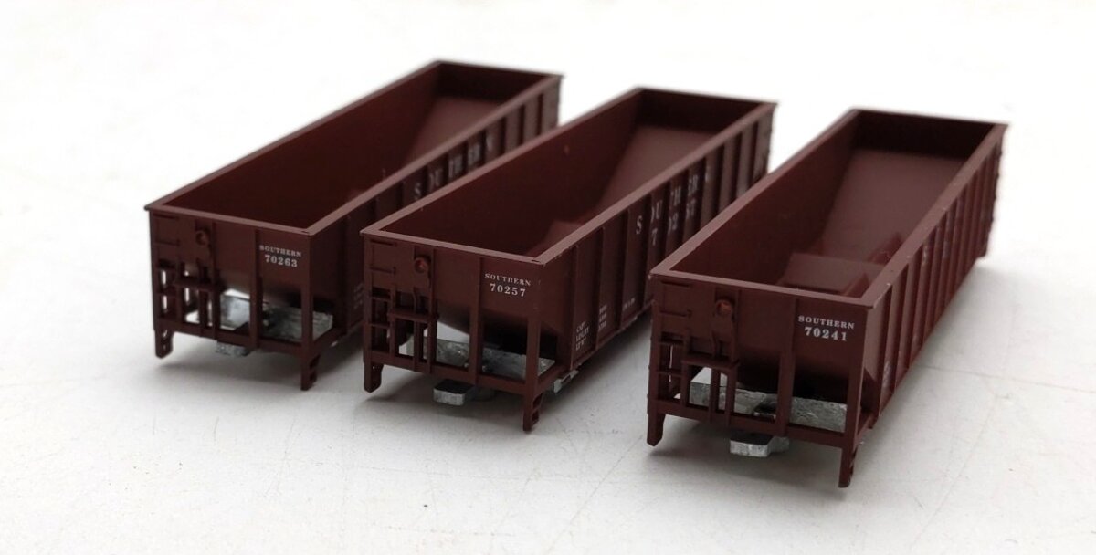 Roundhouse 8603 N Southern 40' 3-Bay Ribbed Sided Hoppers #70263,70257,70241 [3] NIB