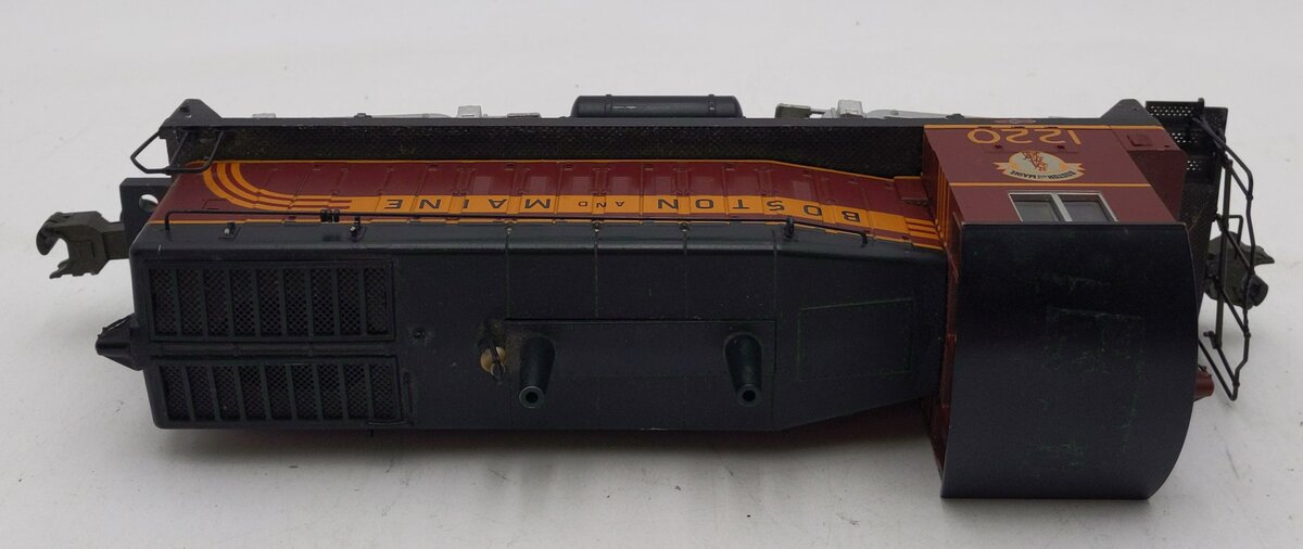 Atlas 6125-1 O Gauge Boston & Maine SW9 Diesel Locomotive #1220