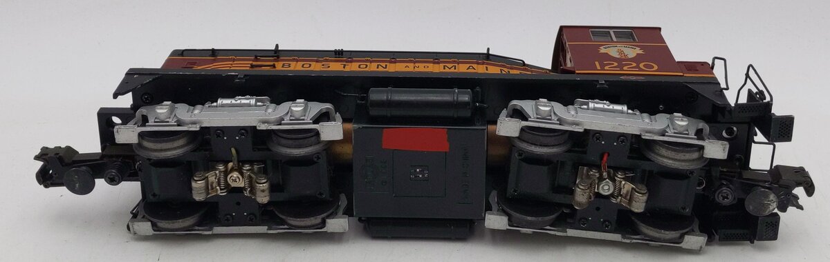 Atlas 6125-1 O Gauge Boston & Maine SW9 Diesel Locomotive #1220