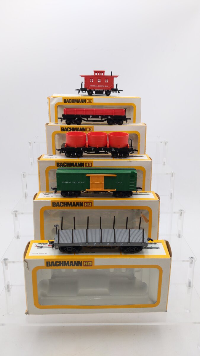 Bachmann Assorted HO Scale Freight Cars [5] EX/Box