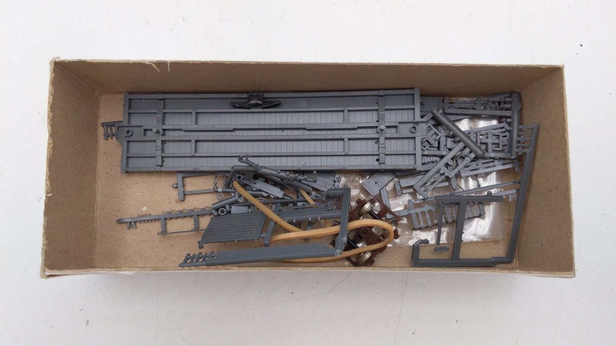 Rail Line 132 HOn3 Denver & Rio Grande Western 30' Stock Car (5500 Series) Kit EX/Box