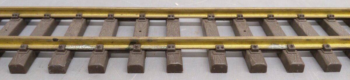 Aristo-Craft 11070 Euro Brass 3' Straight Track VG