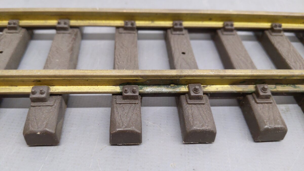 Aristo-Craft 11070 Euro Brass 3' Straight Track VG
