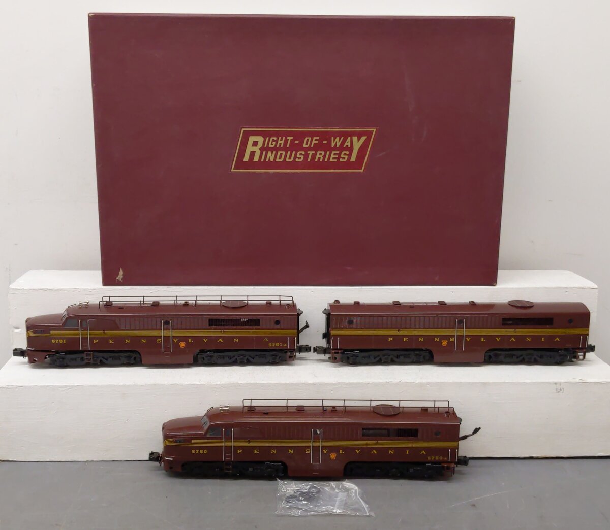 Right-of-Way 5504 O BRASS Pennsylvania Alco PA ABA Diesel Loco Set - 3-Rail EX/Box