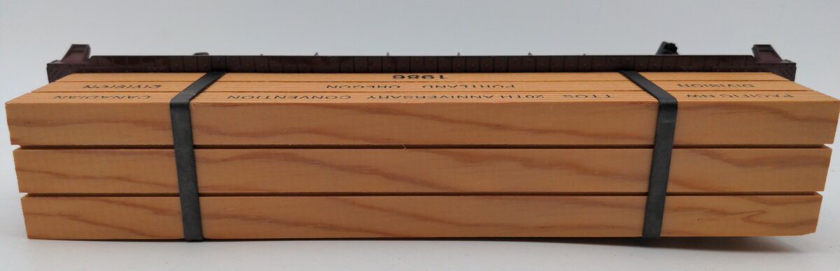 Lionel 6-6582 O Gauge TTOS-1986 Convention Flatcar w/Wood Load EX/Box