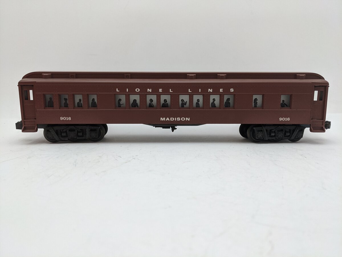 Lionel 6-19016 O Gauge Lionel Lines Madison Passenger Car #9016 EX/Box