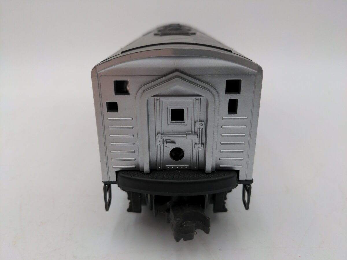 Lionel 6-8261 O SP Daylight F3 Non-Powered B-Unit Diesel Locomotive w/Sound EX/Box