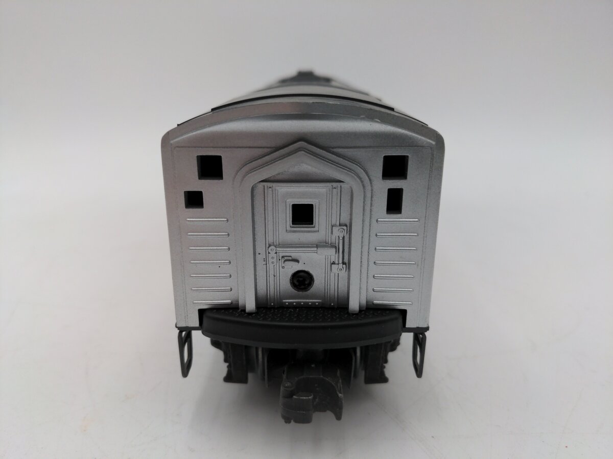 Lionel 6-8261 O SP Daylight F3 Non-Powered B-Unit Diesel Locomotive w/Sound EX/Box