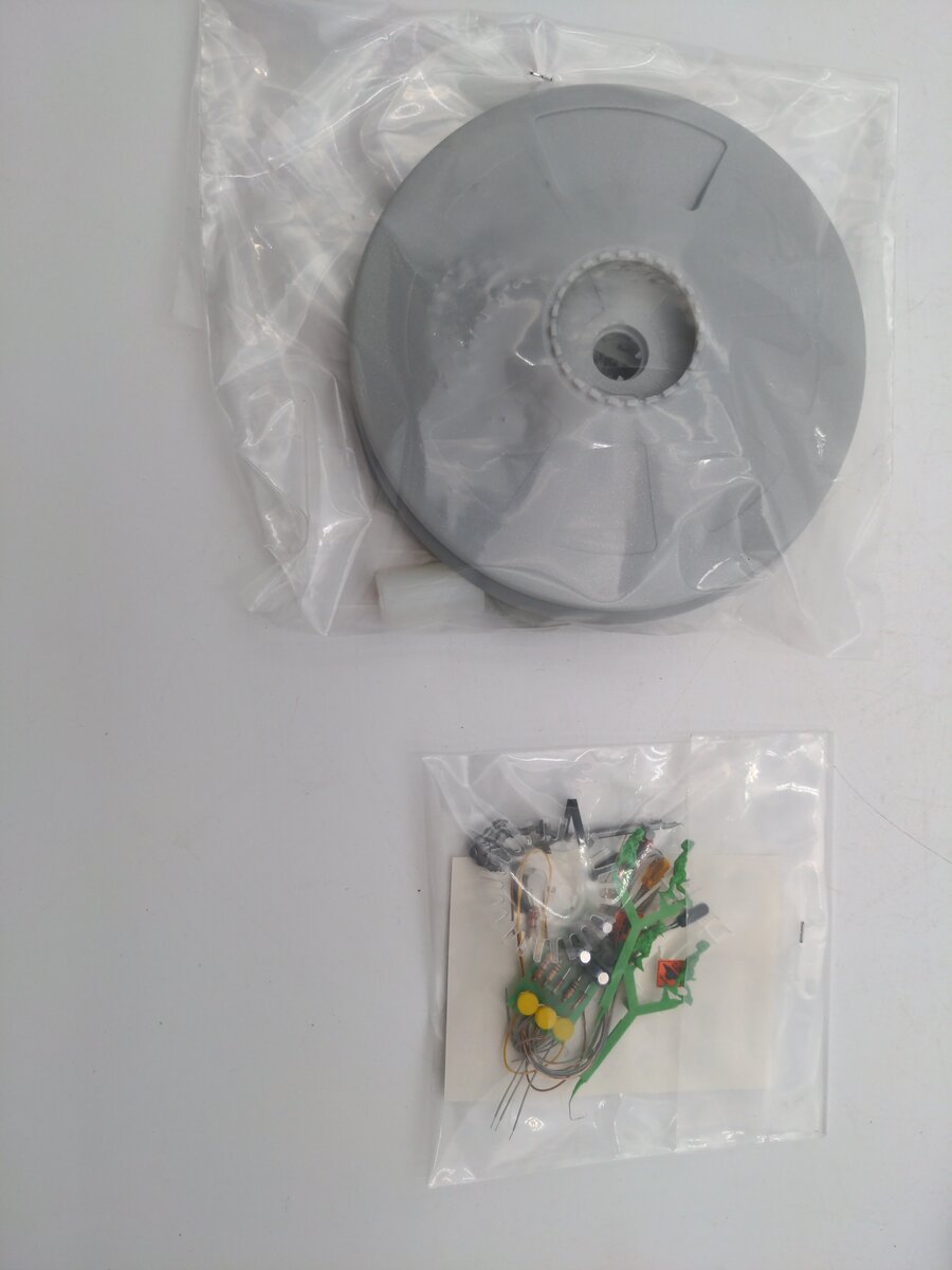Busch 1010 HO Scale UFO Flying Saucer Plastic Model Kit EX/Box