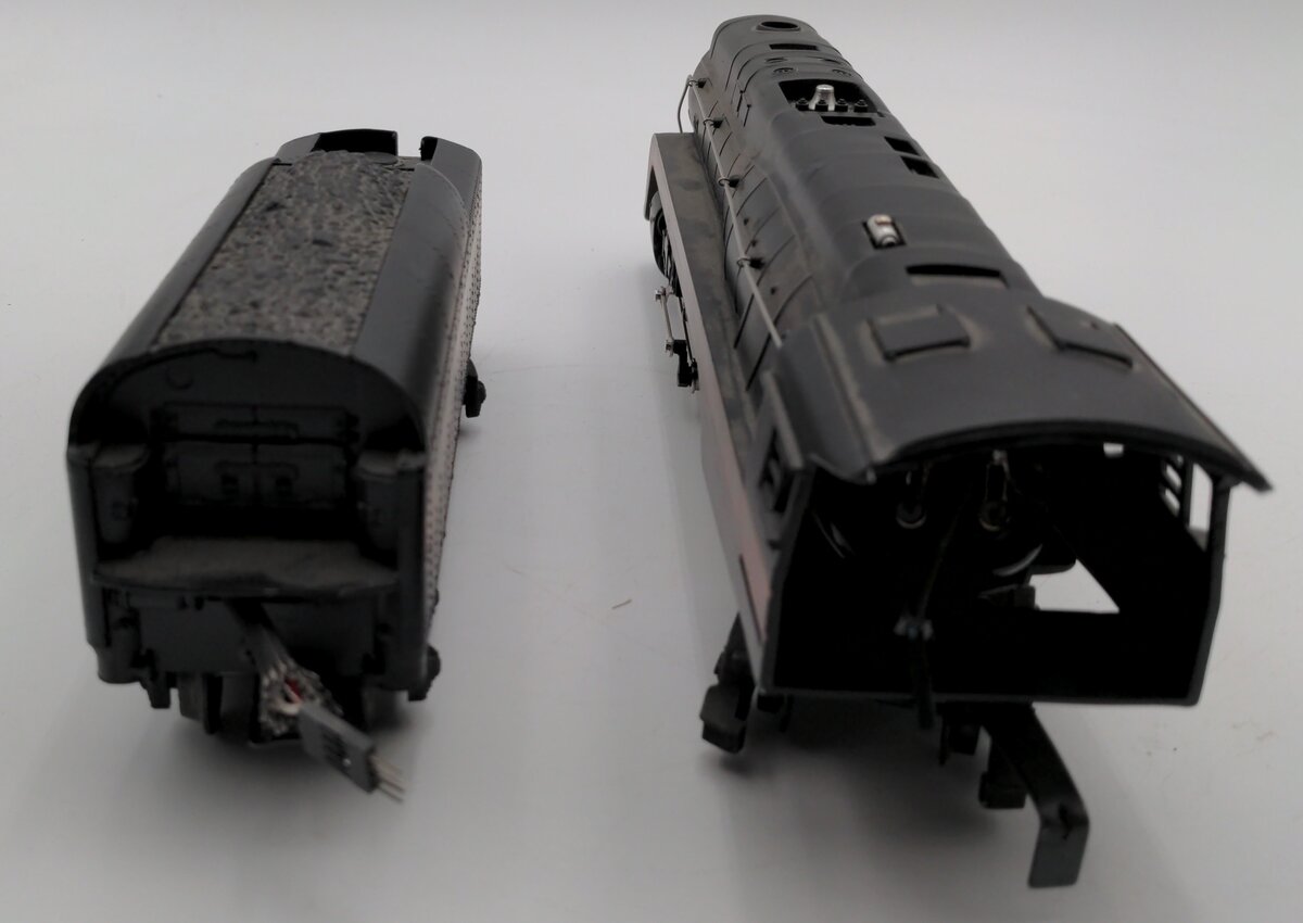 Lionel 6-18040 O Norfolk & Western 4-8-4 J Class Steam Locomotive & Tender #612/Box