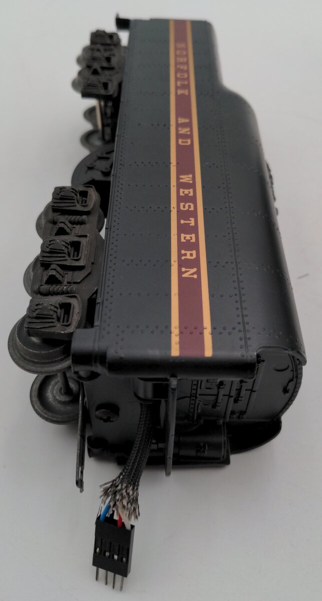 Lionel 6-18040 O Norfolk & Western 4-8-4 J Class Steam Locomotive & Tender #612/Box