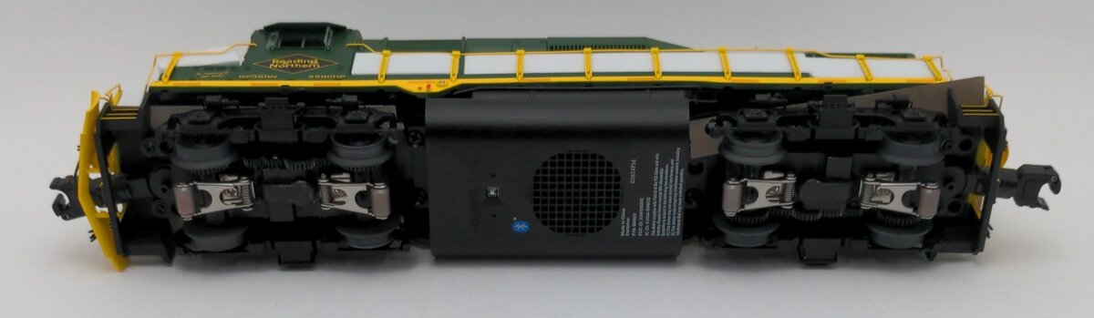 Lionel 2433950 O Gauge GRZ Custom Reading and Northern Legacy GP30 #2530 EX/Box