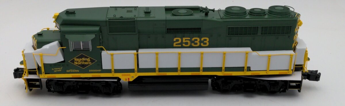 Lionel 2433950 O Gauge GRZ Custom Reading and Northern Legacy GP30 #2530 EX/Box