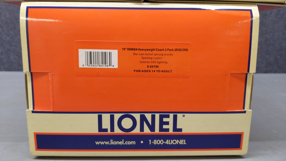 Lionel 6-84196 O Chicago & North Western 18" Heavyweight Coach #2 (Pack of 2) EX/Box