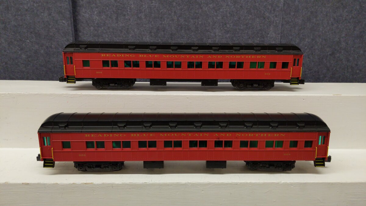Lionel 6-84196 O Chicago & North Western 18" Heavyweight Coach #2 (Pack of 2) EX/Box
