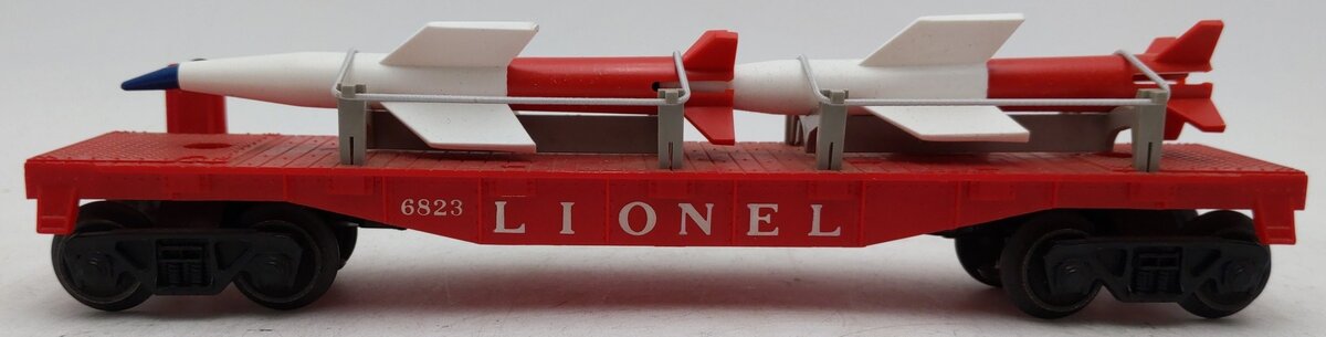 Lionel 6823 Vintage O Flatcar with IRBM Missiles VG/Box