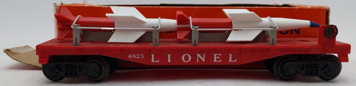 Lionel 6823 Vintage O Flatcar with IRBM Missiles VG/Box