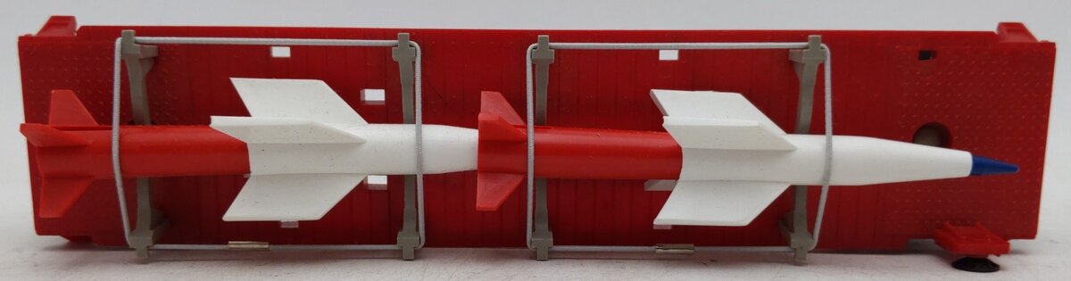 Lionel 6823 Vintage O Flatcar with IRBM Missiles VG/Box